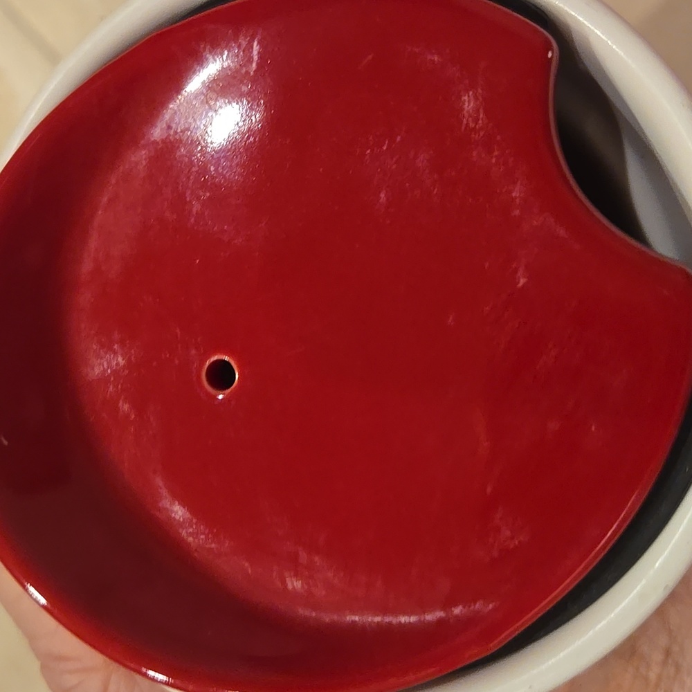 Starbuck's RARE and Limited Edition 2015 12 Ounce Lips XOXO Ceramic Travel Mug - Picture 4 of 12